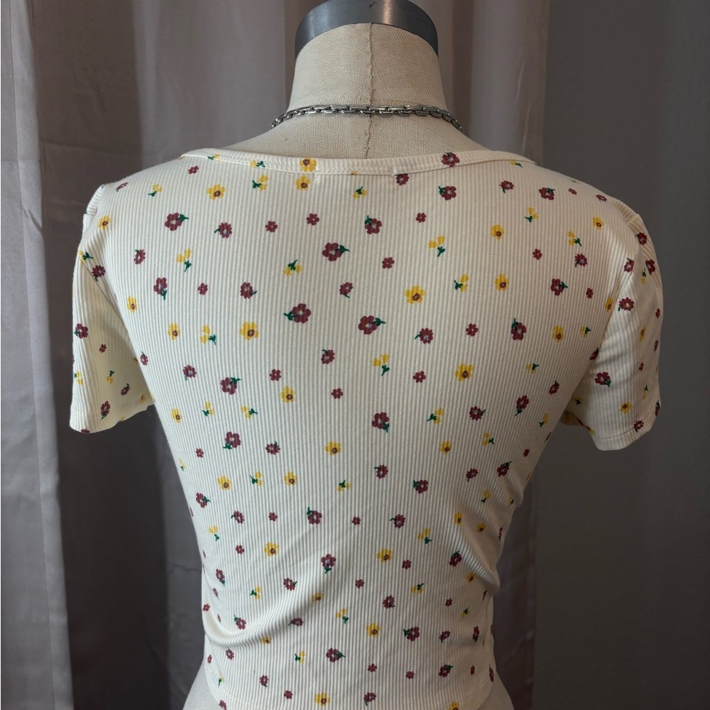 Heart Hips Floral Button-Up Crop Top - Cream and Multicolor - Picture 2 of 6